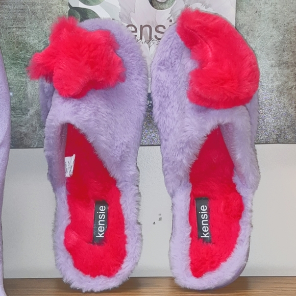 Kensie Lavender Slippers & Matching Infinity Scarf NWT - Picture 2 of 16